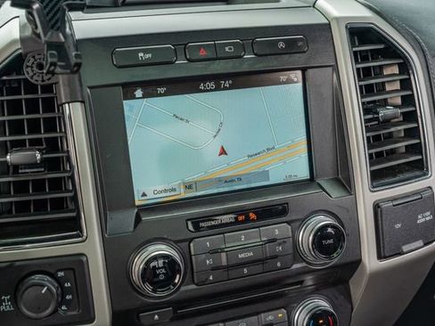 Used 2018 Ford F150 Lariat w/ Equipment Group 502A Luxury AWD/4WD image 27