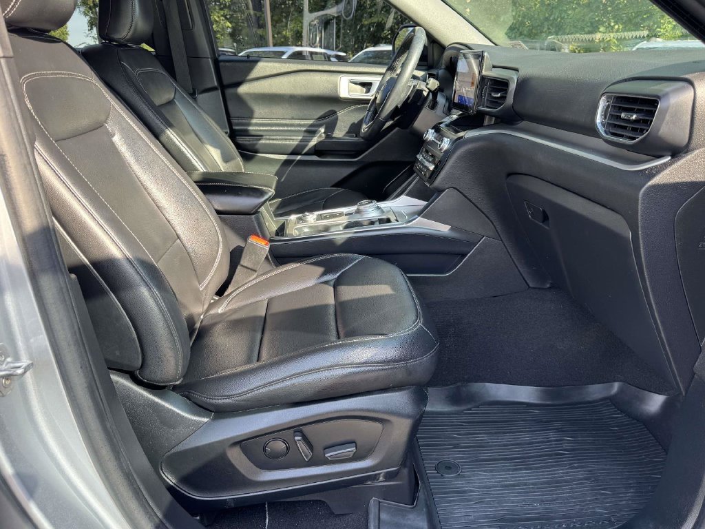 Used 2020 Ford Explorer XLT w/ Equipment Group 202A AWD/4WD image 15