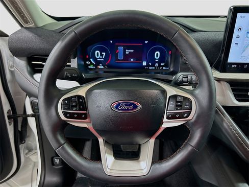 Used 2025 Ford Explorer Active w/ Active Comfort Package image 9