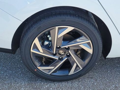 New 2026 Hyundai Elantra Limited FWD image 6