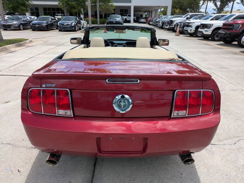 Used 2007 Ford Mustang Convertible RWD image 5