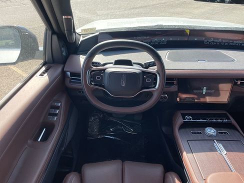 New 2026 Lincoln Navigator Reserve AWD/4WD image 13