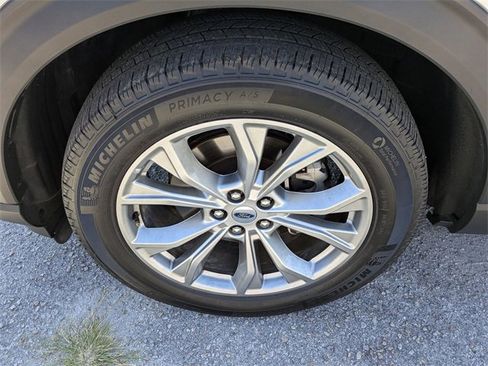 Used 2023 Ford Explorer Limited image 11