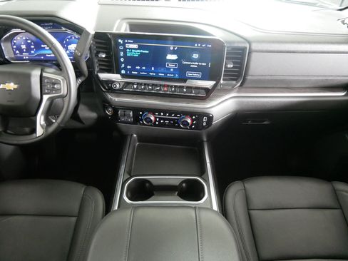 Used 2024 Chevrolet Silverado 3500 LTZ w/ LTZ Convenience Package AWD/4WD image 10