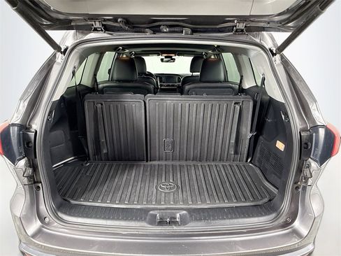 Used 2019 Toyota Highlander SE image 27