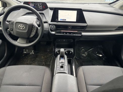 Used 2025 Toyota Prius LE image 27