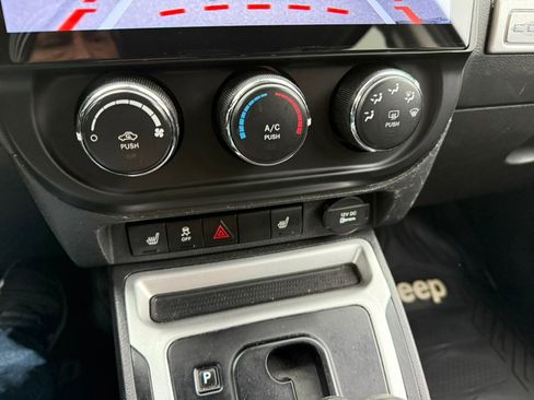 Used 2016 Jeep Compass Latitude image 15