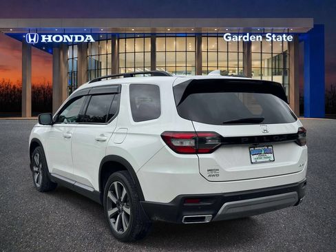 Used 2023 Honda Pilot Elite image 3
