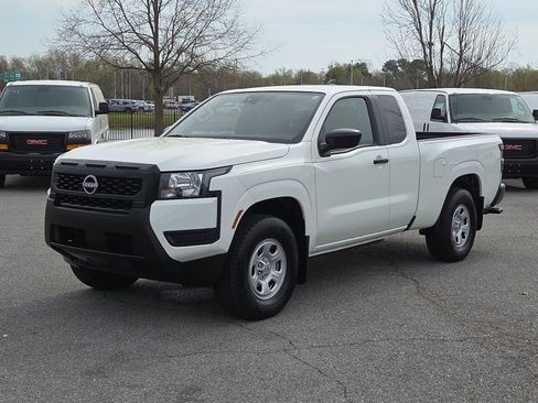 Used 2025 Nissan Frontier S w/ Tow Package image 2