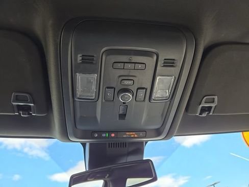 Used 2024 GMC Yukon XL Denali AWD/4WD image 28