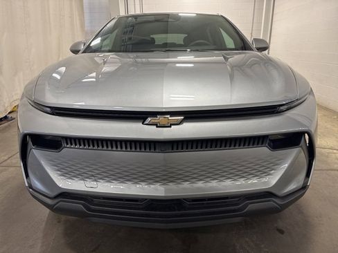 Used 2025 Chevrolet Equinox EV LT image 2