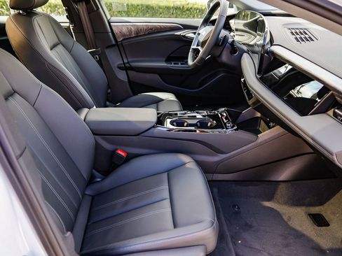 New 2025 Audi A6 e-tron Premium image 17