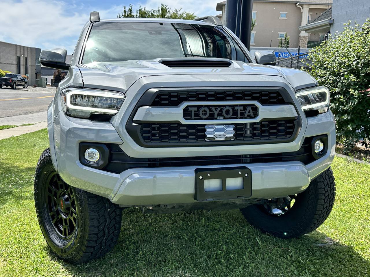 Used 2021 Toyota Tacoma TRD Sport w/ Technology Package AWD/4WD image 4