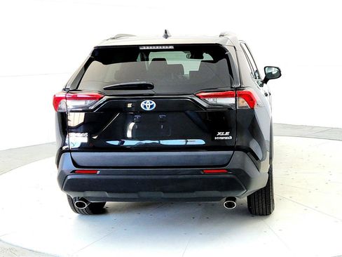 Used 2022 Toyota RAV4 XLE w/ Convenience Package image 5