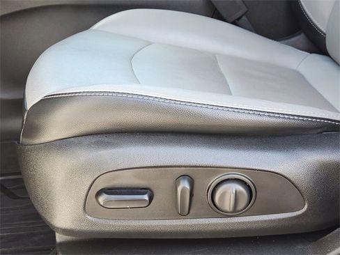 Used 2020 Chevrolet Equinox Premier image 18