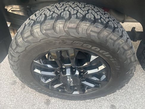 Used 2025 Chevrolet Silverado 2500 LTZ w/ LTZ Plus Package image 14