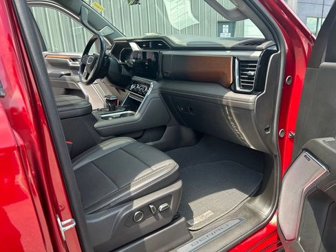 Used 2024 GMC Sierra 1500 Denali AWD/4WD image 32