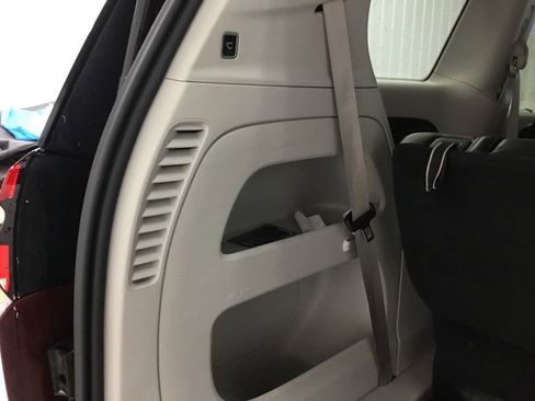 Used 2023 Chrysler Pacifica Touring-L image 15