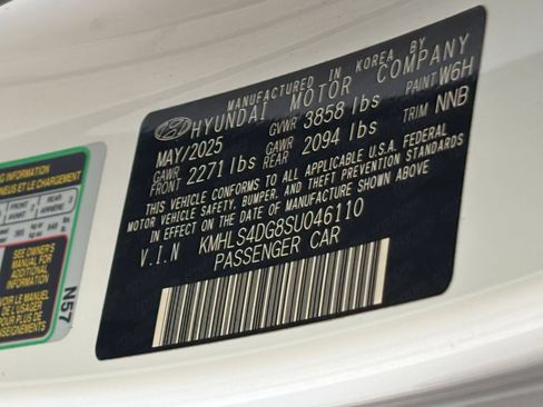 Used 2025 Hyundai Elantra SEL FWD image 30