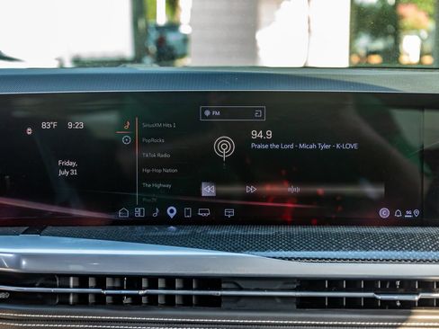 Used 2025 Cadillac Escalade V AWD/4WD image 18