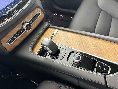 Used 2025 Volvo XC90 B5 Plus w/ Protection Package Premier image 16