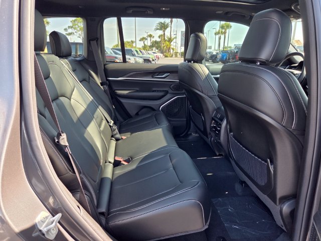 New 2026 Jeep Grand Cherokee Limited w/ Luxury Tech Group II RWD image 16