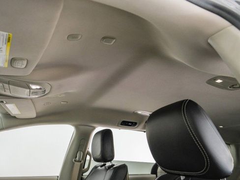 Used 2022 Chrysler Pacifica Touring-L image 23