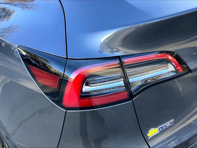 Used 2022 Tesla Model Y Long Range AWD/4WD image 31