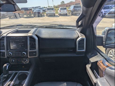 Used 2015 Ford F150 Platinum w/ Equipment Group 701A Luxury AWD/4WD image 4