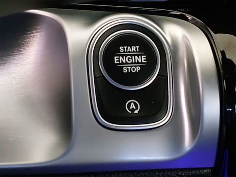 Used 2022 Mercedes-Benz GLB 250 w/ Premium Package Lite image 32