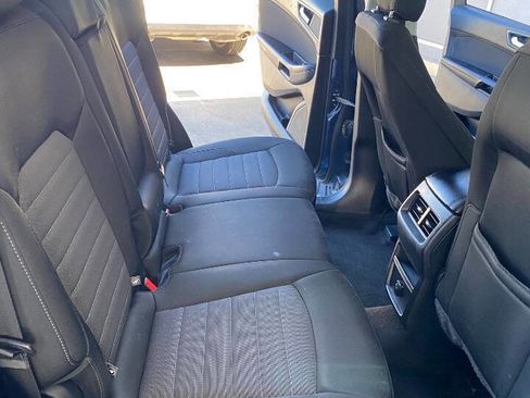 Used 2018 Ford Edge SE image 19