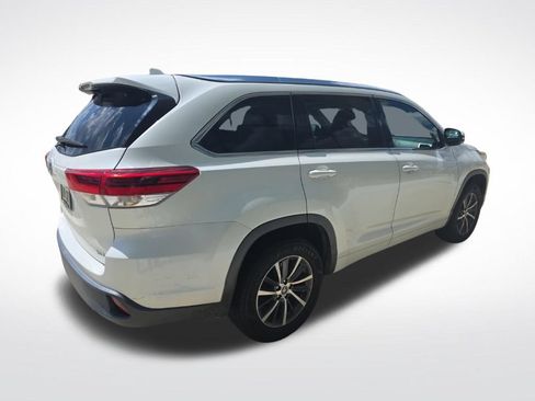 Used 2018 Toyota Highlander XLE FWD image 6