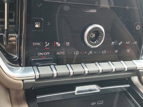 Used 2025 GMC Yukon Denali Ultimate AWD/4WD image 37