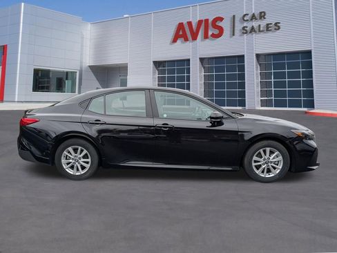 Used 2025 Toyota Camry LE image 5