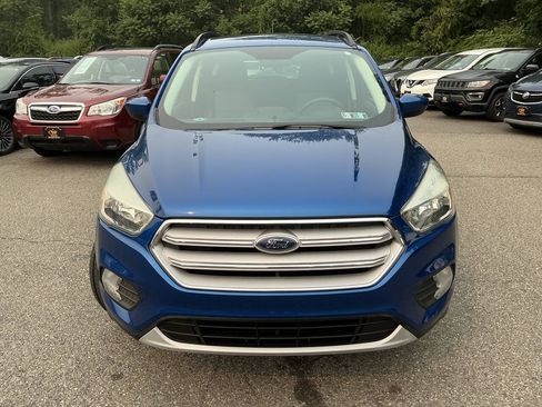 Used 2018 Ford Escape SE w/ SE Sync 3 Package AWD/4WD image 2