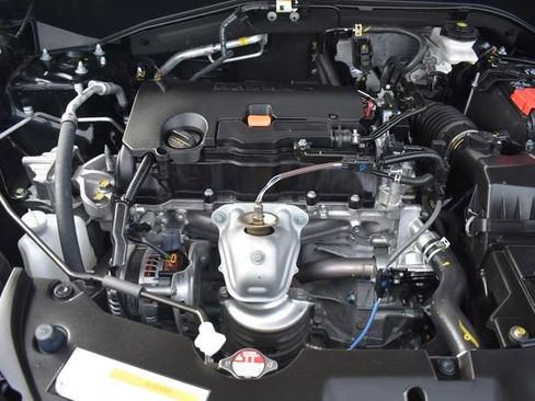 Used 2025 Honda HR-V Sport image 32