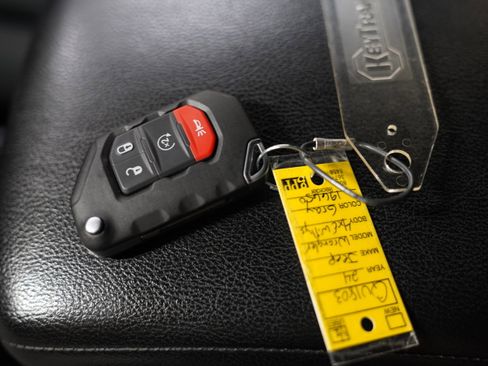 Used 2024 Jeep Wrangler Unlimited AWD/4WD image 29