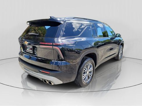 Used 2025 Chevrolet Traverse LT FWD image 7