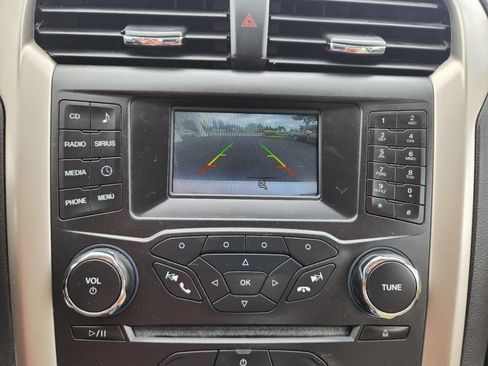 Used 2015 Ford Fusion SE FWD image 16