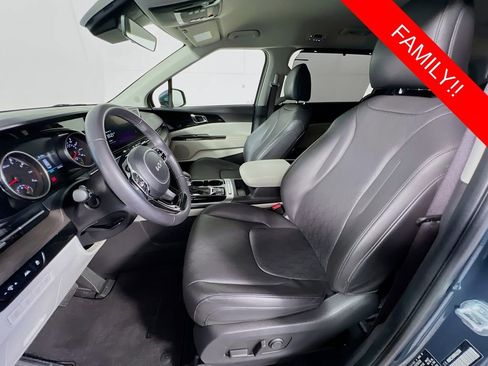 Used 2024 Kia Carnival EX FWD image 22