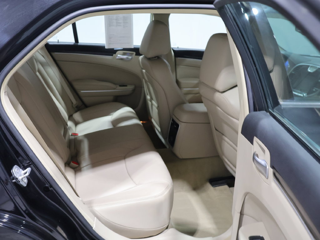 Used 2013 Chrysler 300 AWD w/ Driver Convenience Group image 17