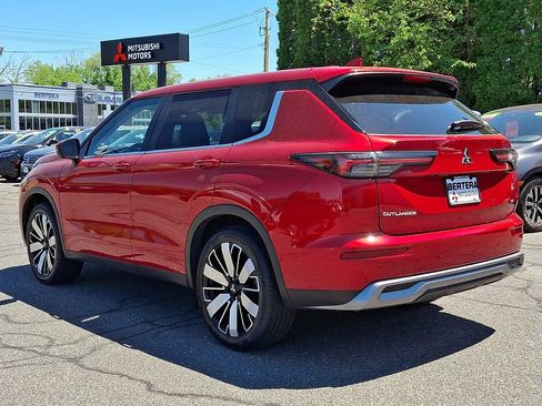 Used 2025 Mitsubishi Outlander SE AWD/4WD image 4