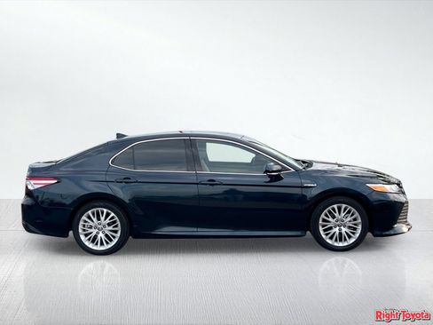 Certified 2020 Toyota Camry XLE w/ Sunroof Package FWD image 8
