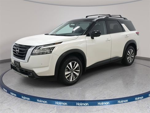 Used 2022 Nissan Pathfinder SL image 3