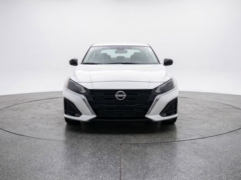 Used 2025 Nissan Altima 2.5 SV FWD image 2