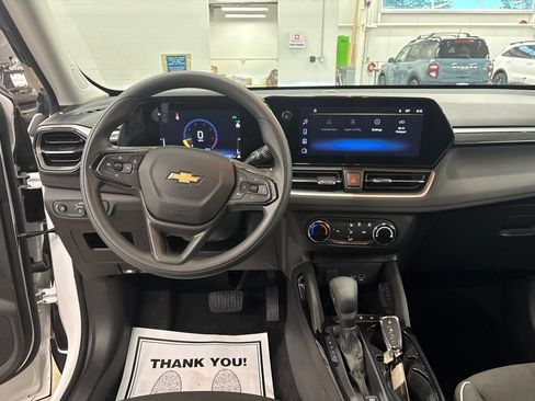 Used 2025 Chevrolet TrailBlazer LS w/ LS Convenience Package AWD/4WD image 6