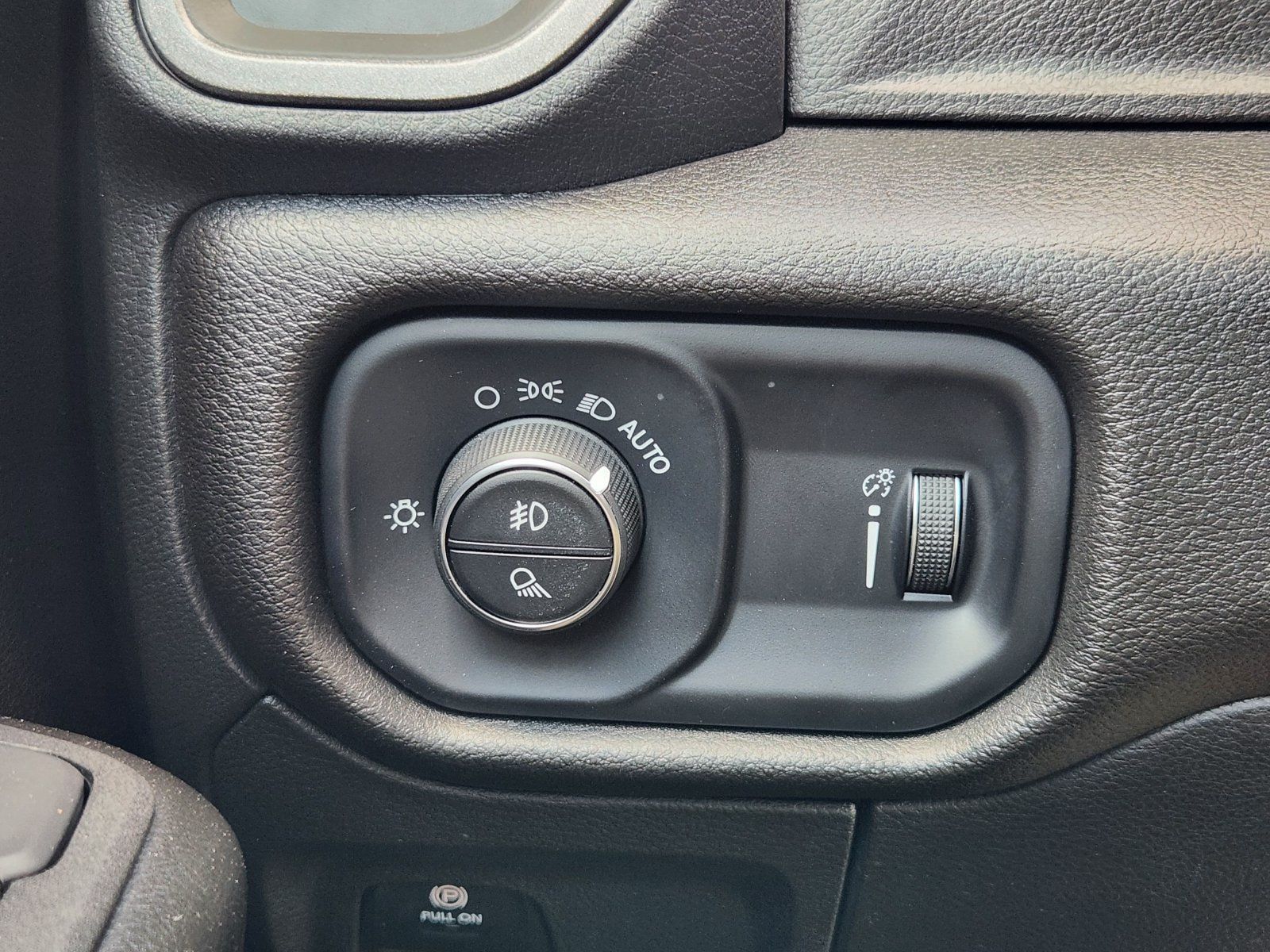Used 2025 RAM 1500 Tradesman AWD/4WD image 31
