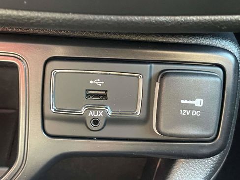 Used 2018 Jeep Renegade Latitude FWD image 20