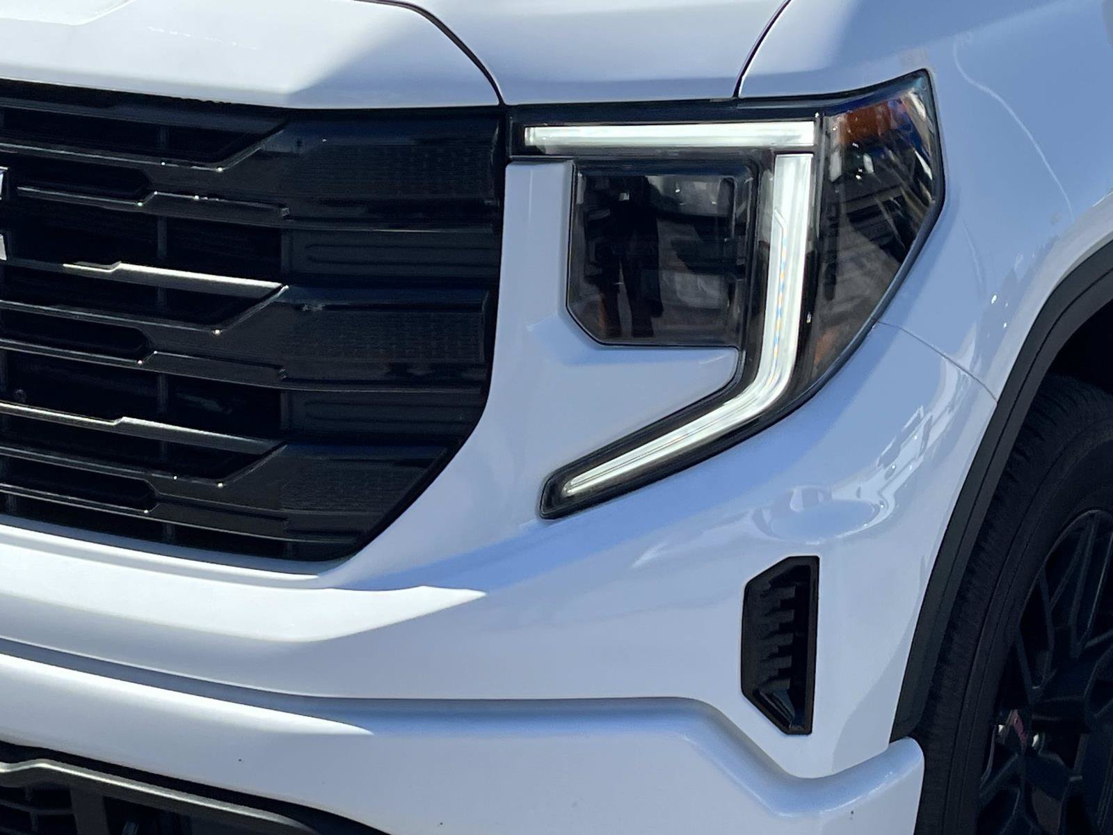 Used 2024 GMC Sierra 1500 Elevation AWD/4WD image 11