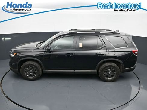 Used 2025 Honda Pilot TrailSport image 28